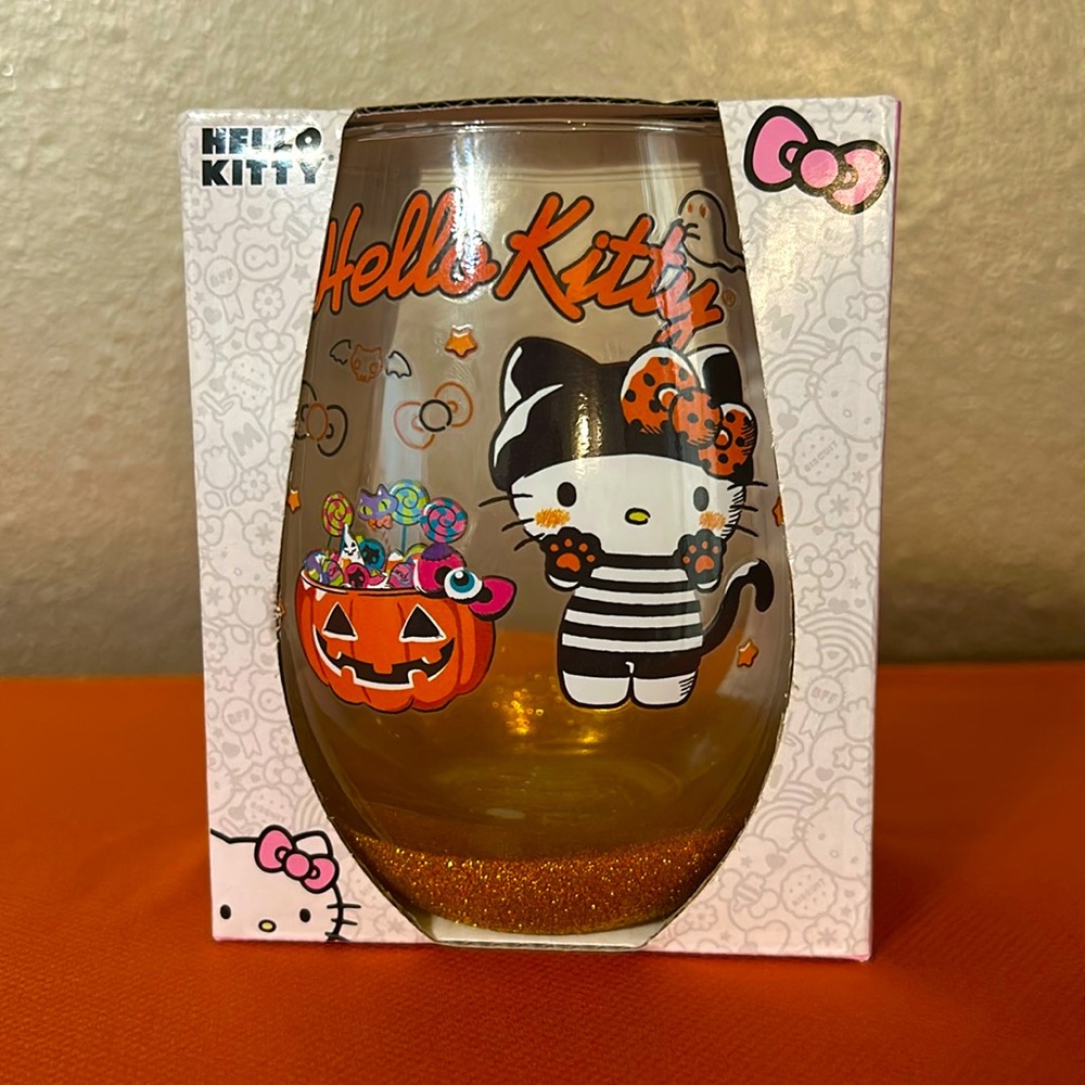 SANRIO HELLO KITTY
HALLOWEEN TEAR DROP GLITTER
GLASS